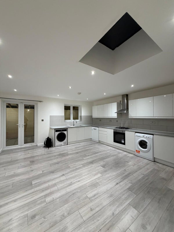Photo 1: Kitchen