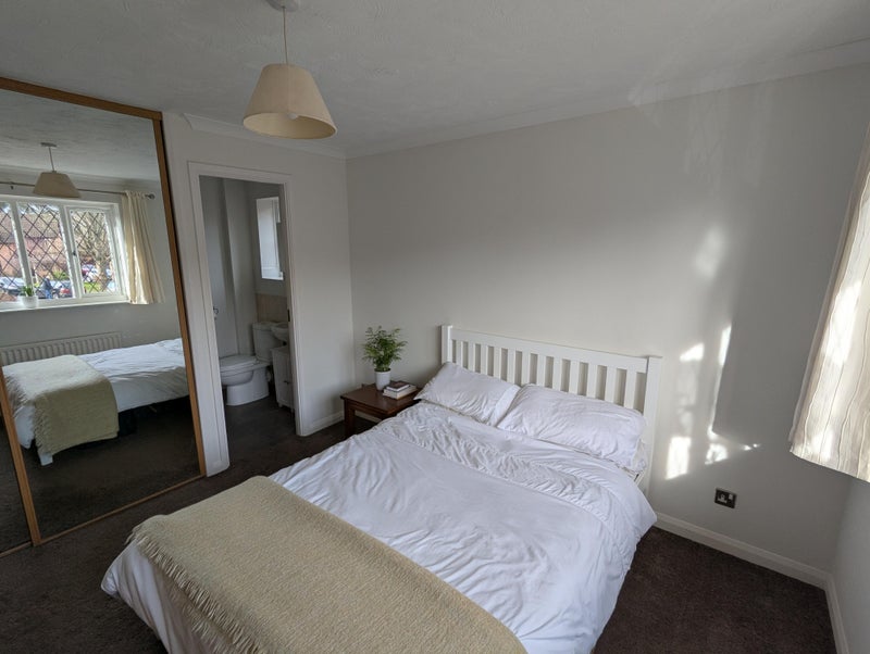 Photo 1: Bedroom 1
