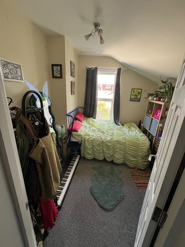 Photo 1: The room to rent