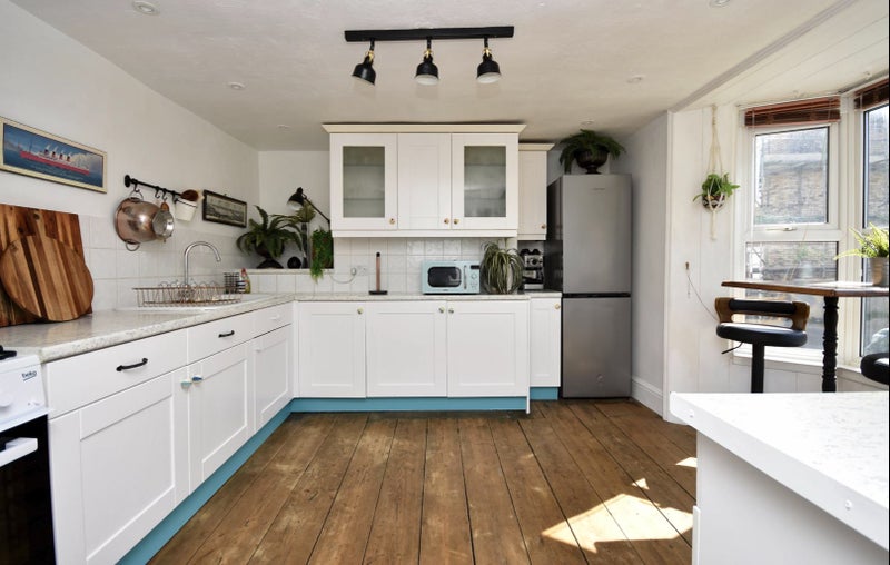 Photo 1: Kitchen