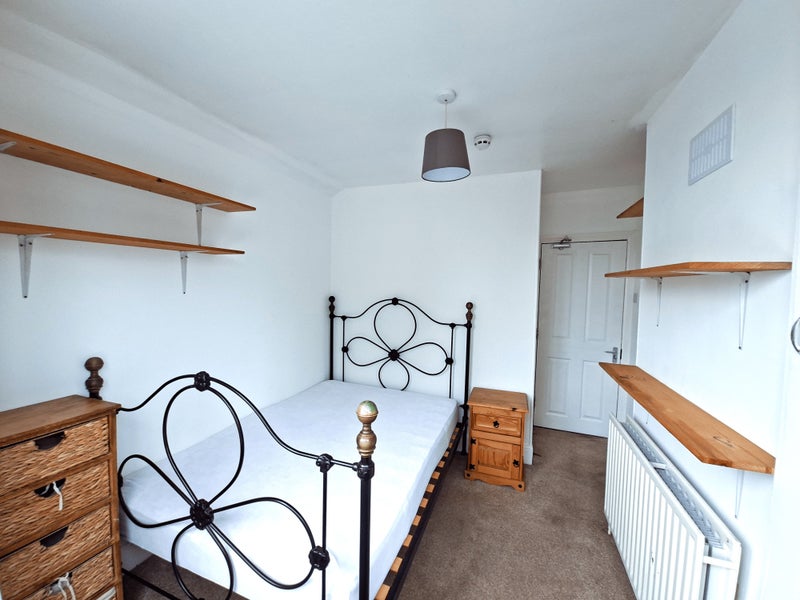 Photo 1: Bedroom - Photo 1