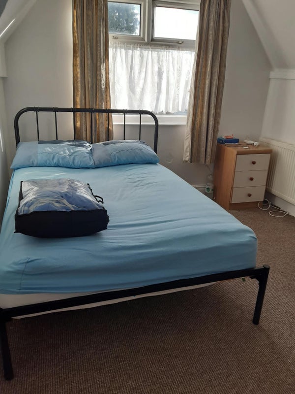 Photo 1: RoomToRent2