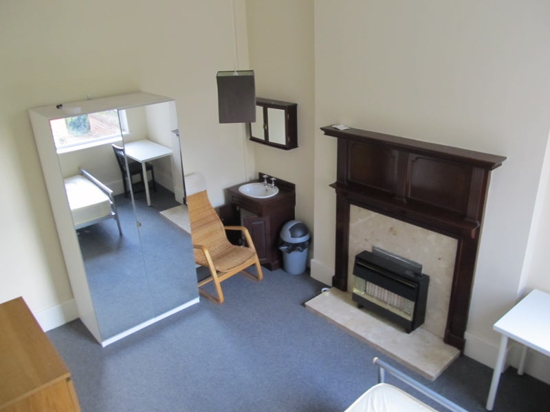 Photo 1: Bedroom