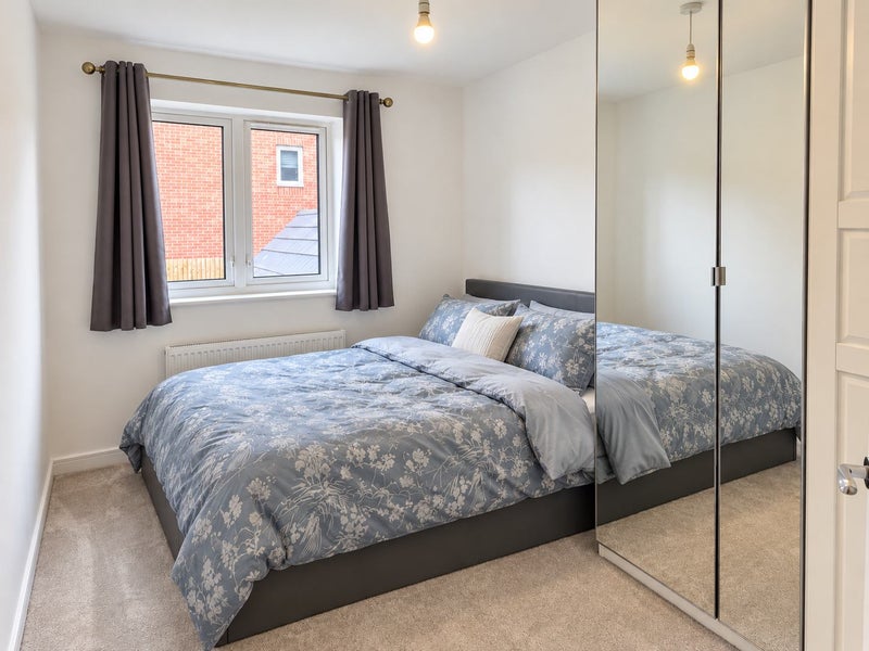 Photo 1: Large Double Room