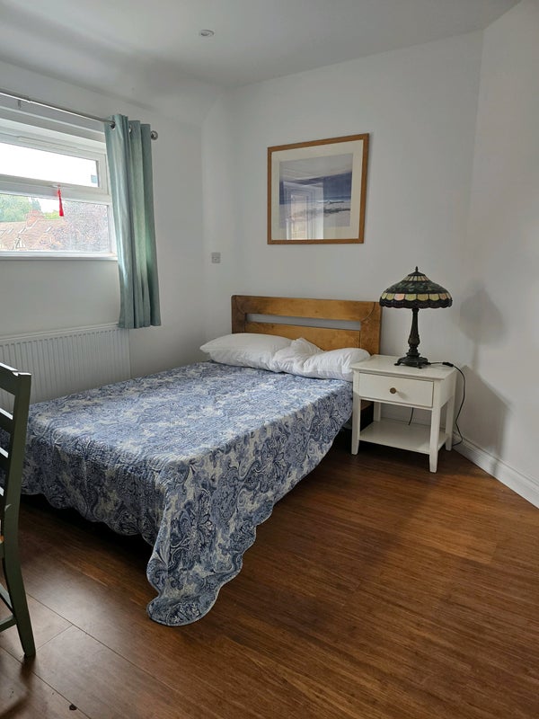 Photo 1: Double bedroom