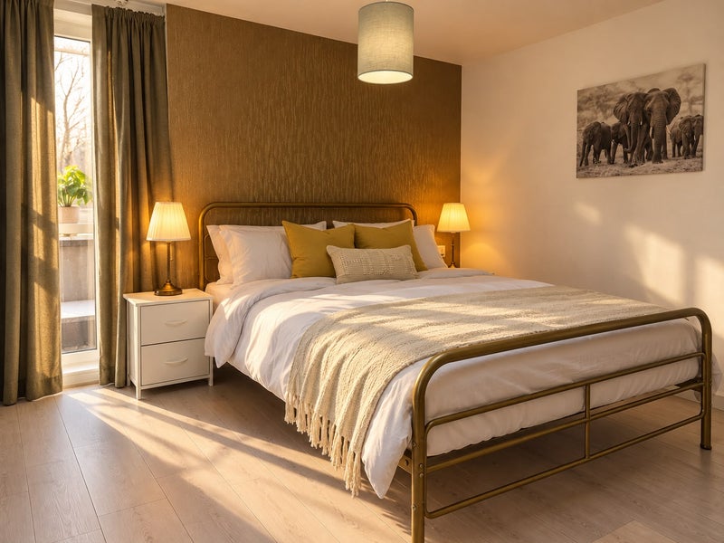 Photo 1: Bedroom 1