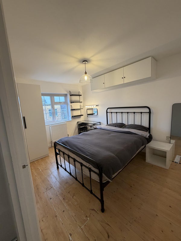 Photo 1: Bedroom