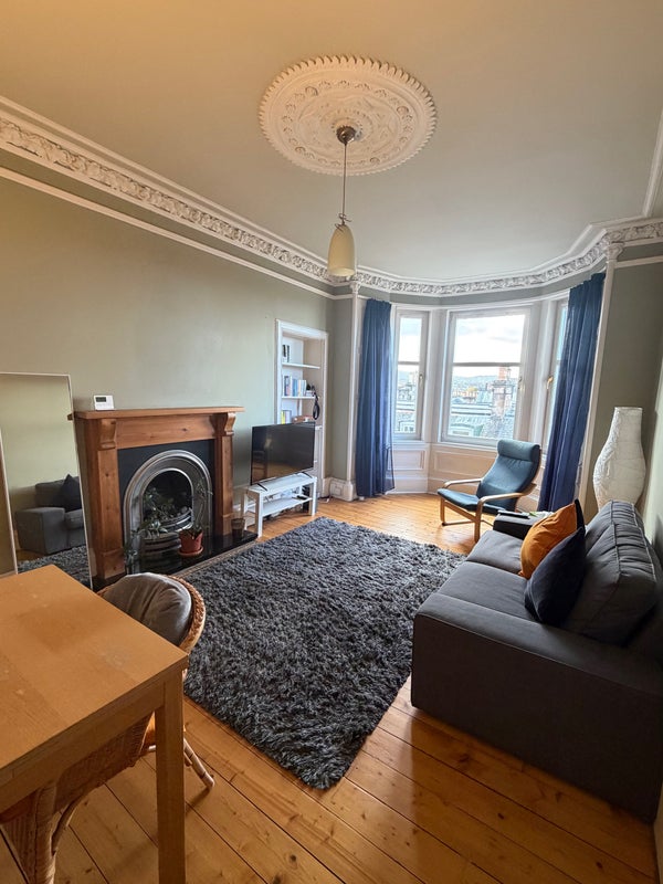 Photo 1: Living room space