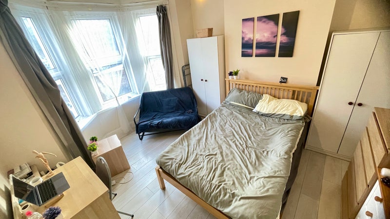 Photo 1: Room1 £780 from 7th November