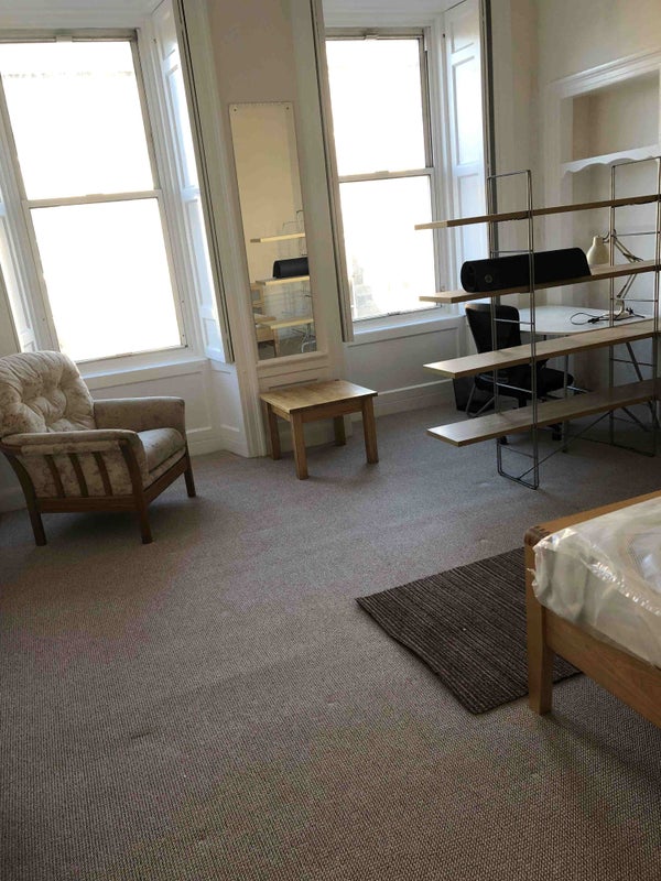 Photo 1: ROOM 2