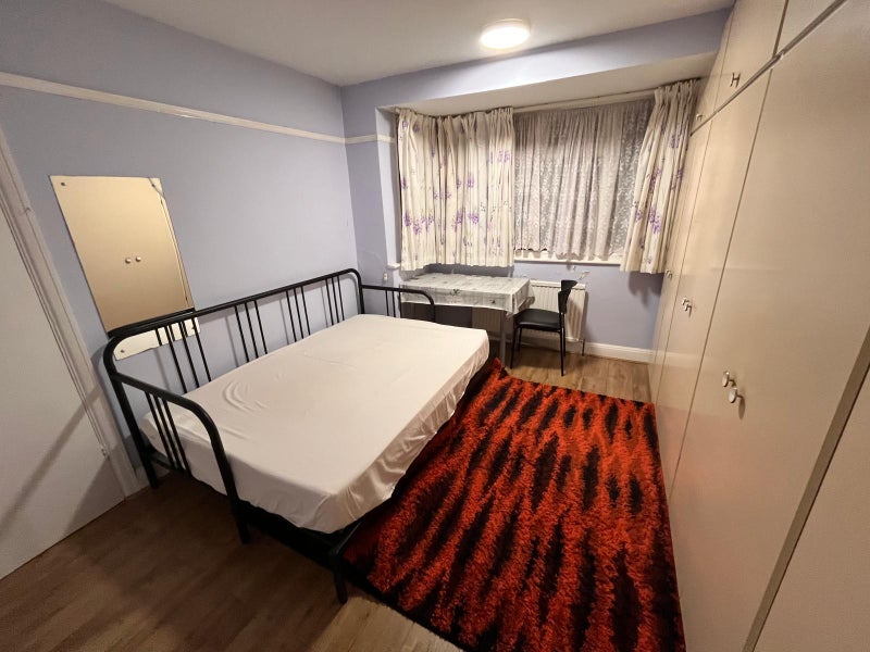 Photo 1: Room 1
