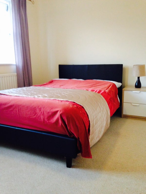 Photo 1: Bedroom