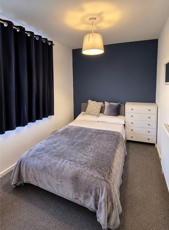 Photo 1: Bedroom
