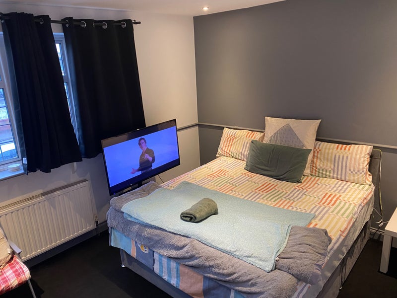Photo 1: king size bedroom