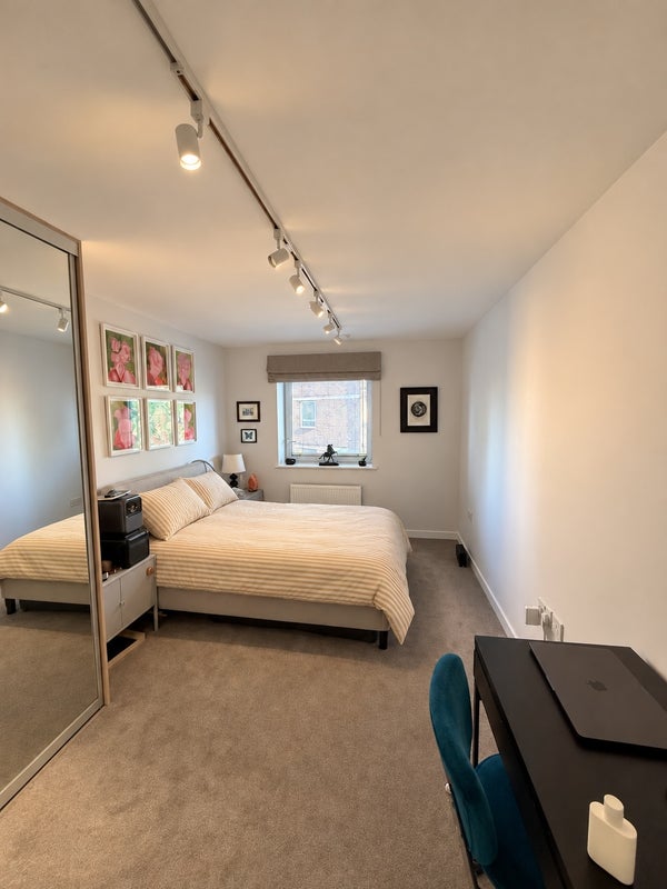 Photo 1: double bedroon with private en-suite