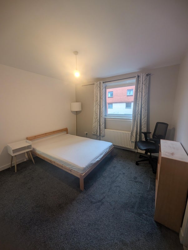 Photo 1: Bedroom