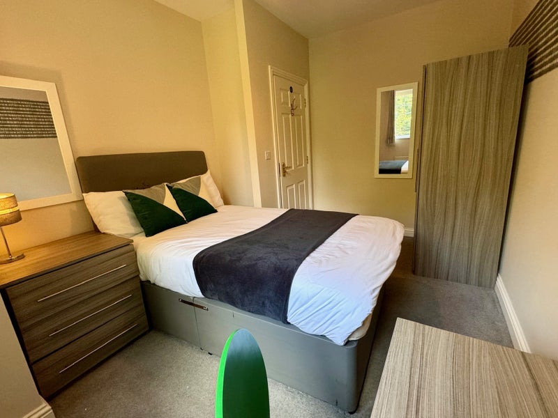 Photo 1: Room 3 - Available 19/12/2026