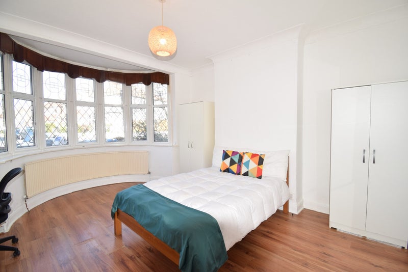 Photo 1: £954 pcm, Double room