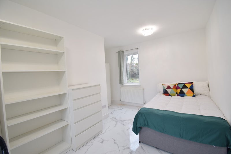 Photo 1: £867 pcm, Double room