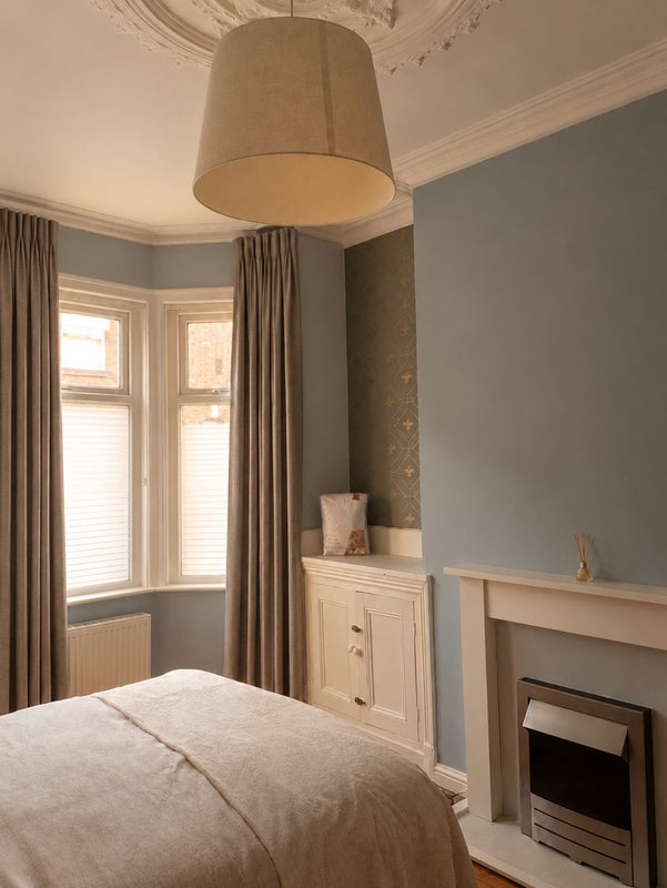 Photo 1: Bedroom 1