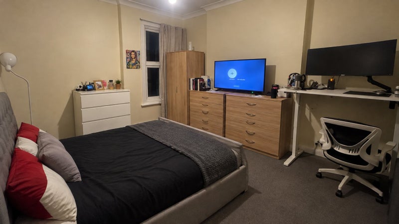 Photo 1: Bedroom
