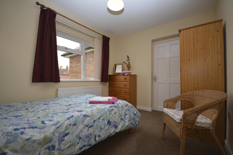 Photo 1: Bedroom