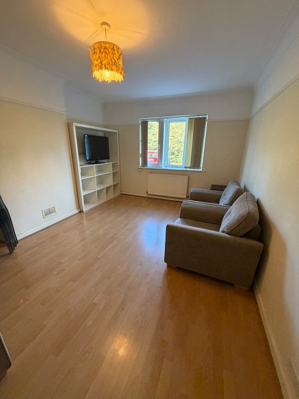 Photo 1: Room 2