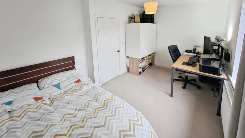 Photo 1: Bedreoom
