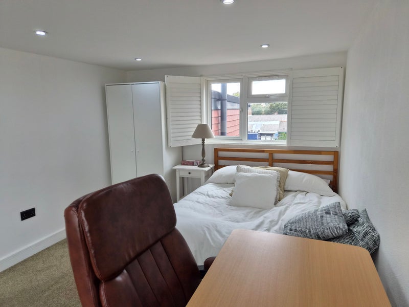 Photo 1: Bedroom 