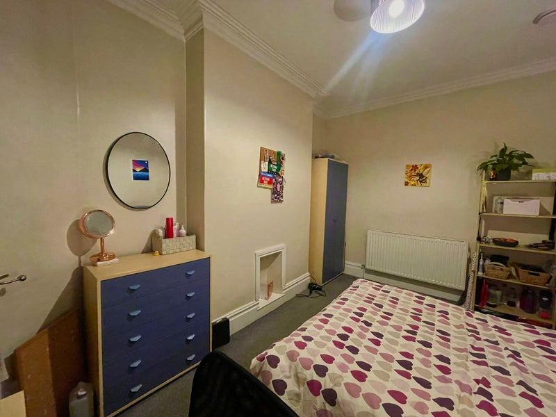 Photo 1: Bedroom available