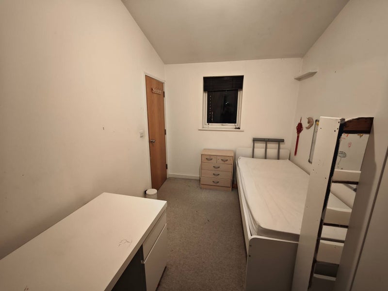 Photo 1: The room