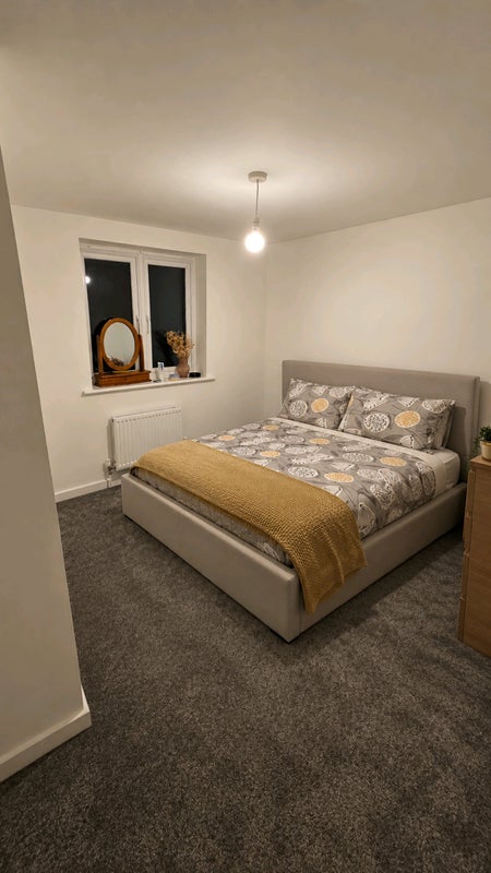 Photo 1: Small double room