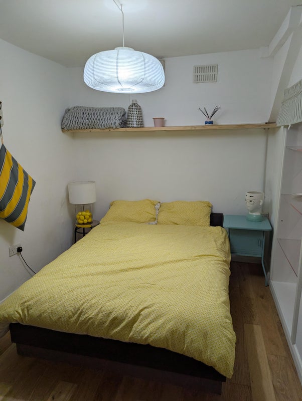 Photo 1: Bedroom