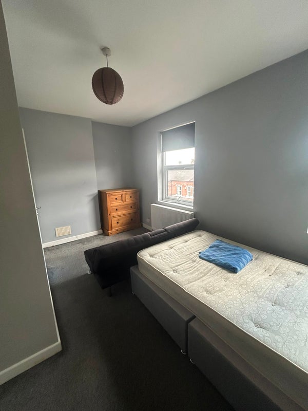Photo 1: Room 6