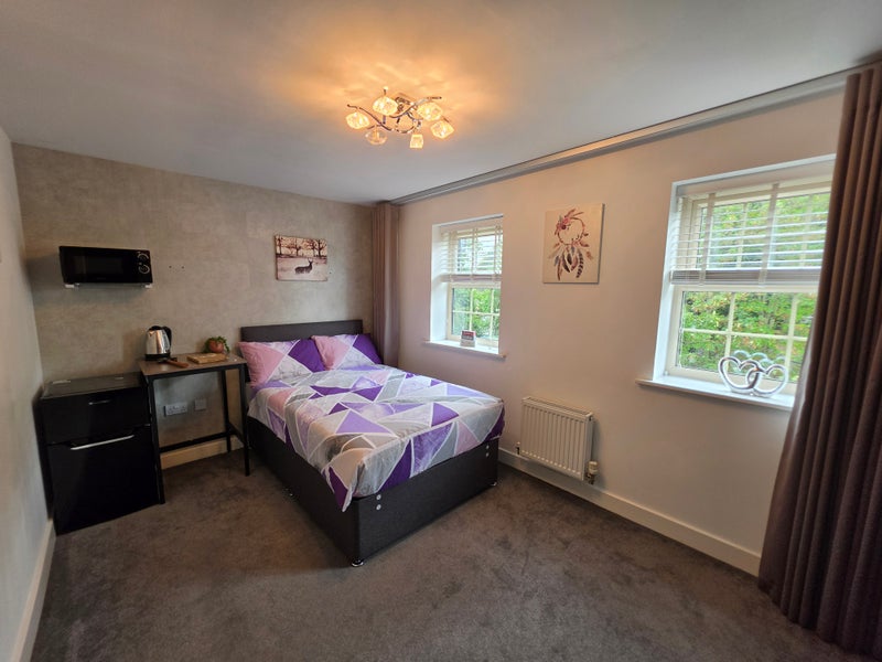 Photo 1: Bedroom
