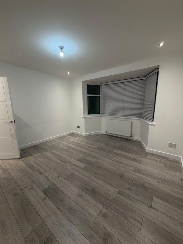 Photo 1: 1. double room for £1100