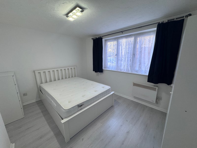 Photo 1: Bedroom