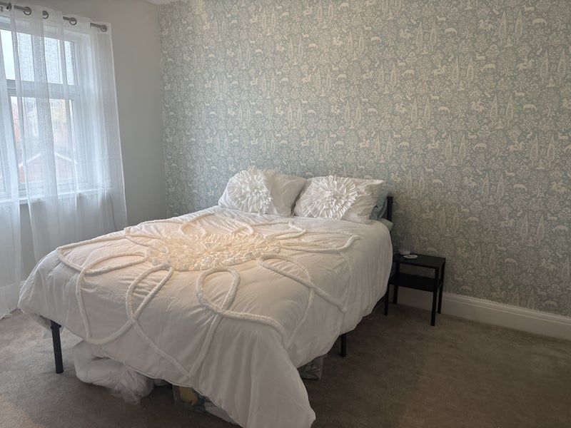 Photo 1: Newly decorated 