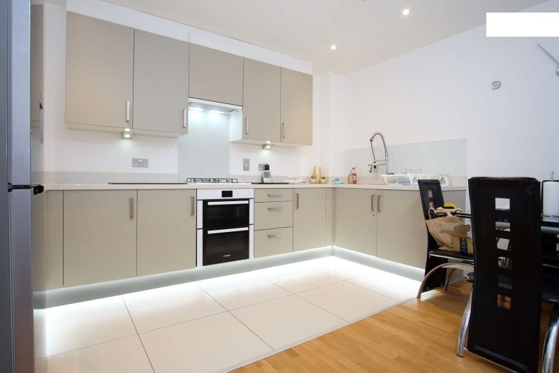 Photo 1: kitchen and dining room
