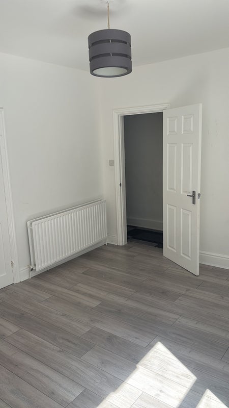 Photo 1: Bedroom 