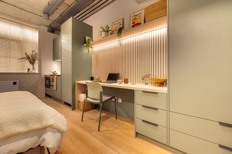 Photo 1: STUDIO