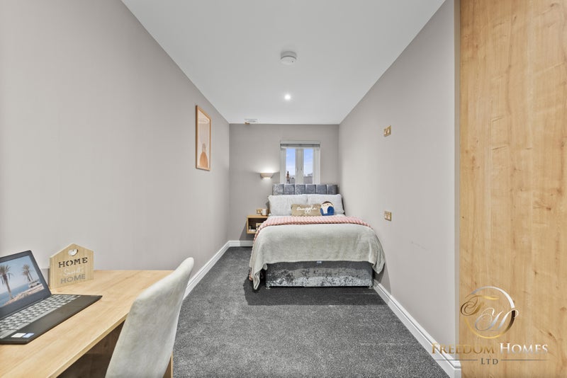 Photo 1: Room 2