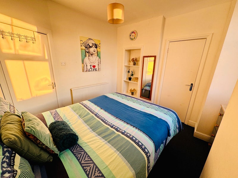 Photo 1: ROOM 1      