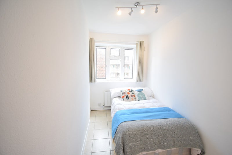 Photo 1: £910 pcm, Double room