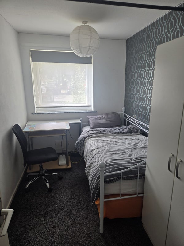 Photo 1: single bedroom - from the door