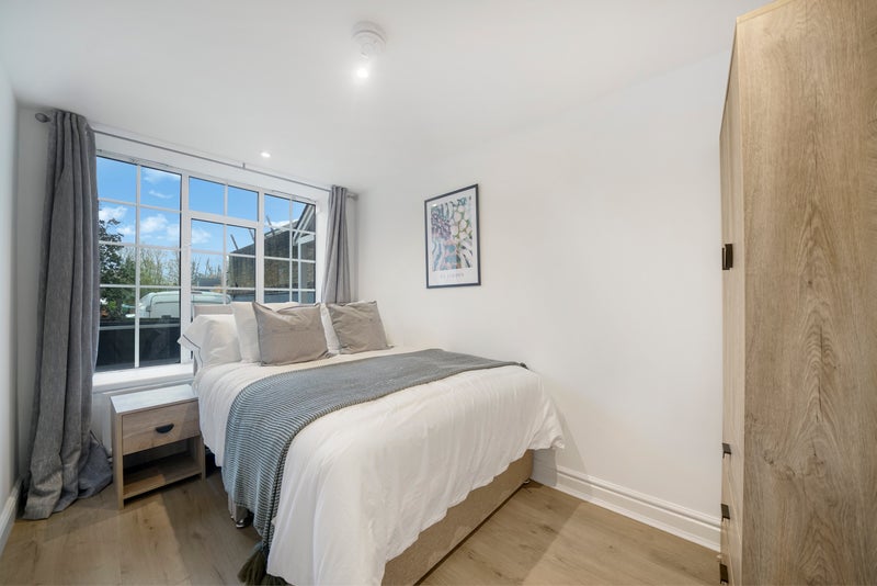 Photo 1: Bedroom