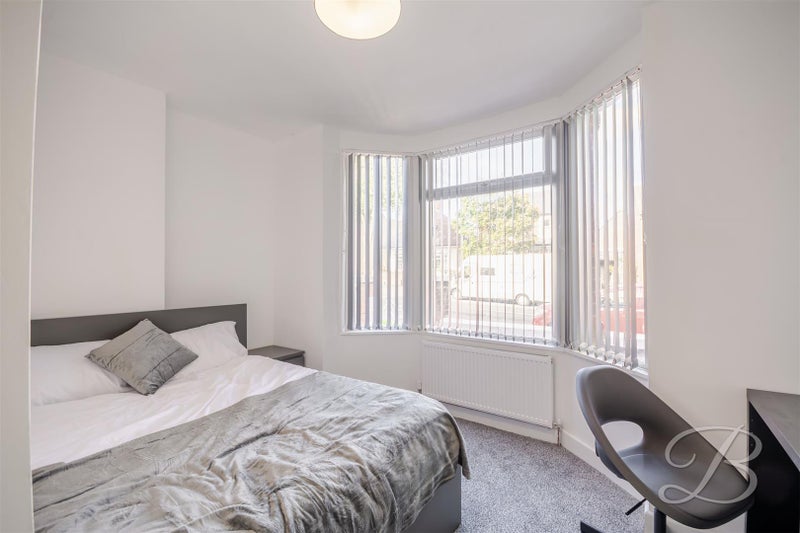 Photo 1: Room 1
