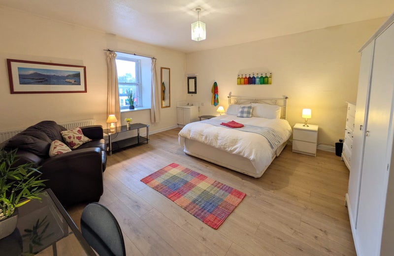 Photo 1: Room 1