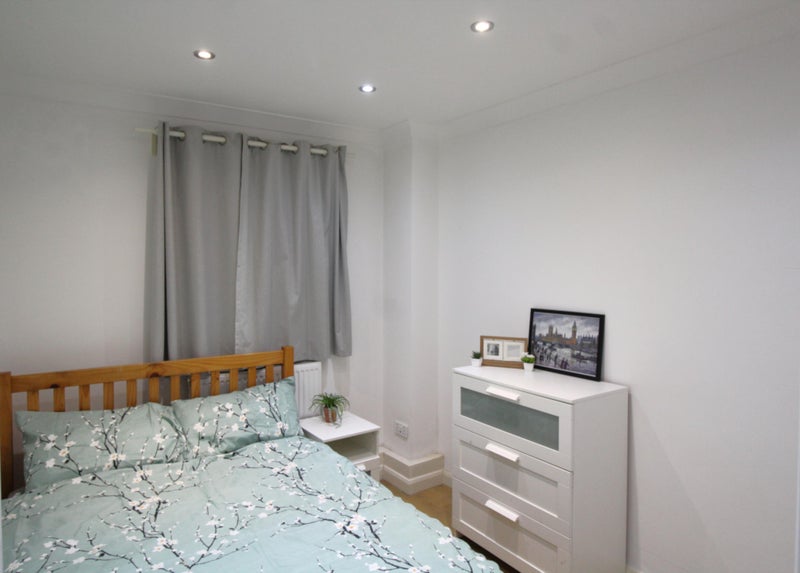 Photo 1: Room 2