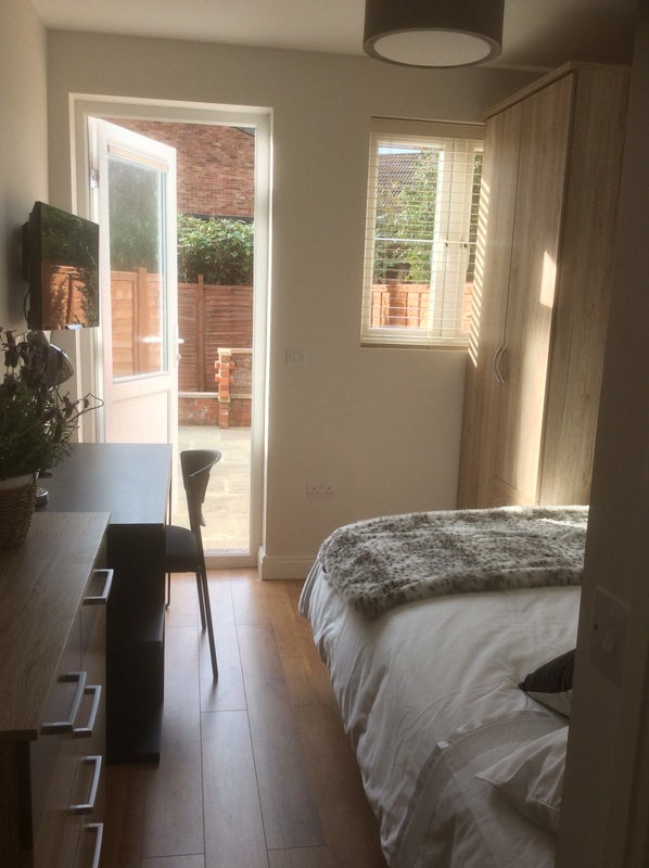 Photo 1: Room 1
